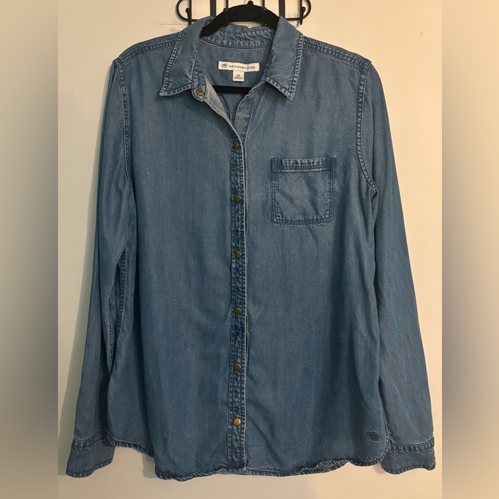 Southern Tide Womens Tencel Chambray Long Sleeve Brass Snap Medium Denim Blouse